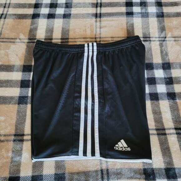 Adidas short - Picture 1 of 5